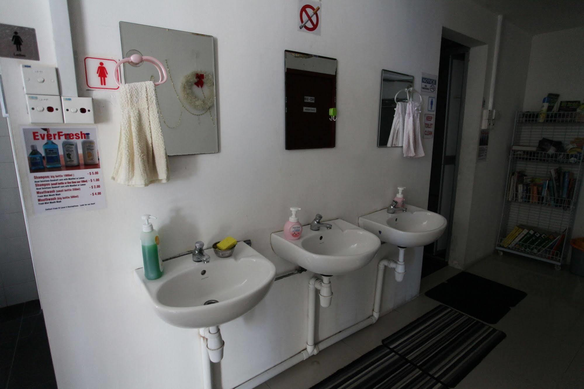 May & May Student Hostel Singapur Exterior foto